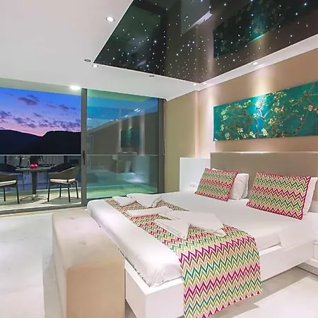 Вилла Sleeps 10 With Pool And Air Con *