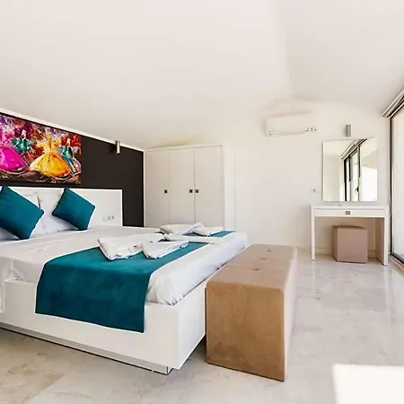 Вилла Sleeps 10 With Pool And Air Con