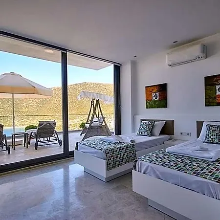 Sleeps 10 With Pool And Air Con