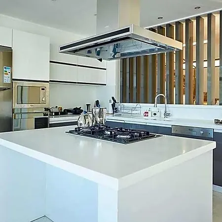 וילה Sleeps 10 With Pool And Air Con קלקן